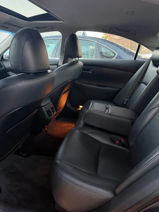 2011 Lexus ES 5th Gen - Image 13 of 19