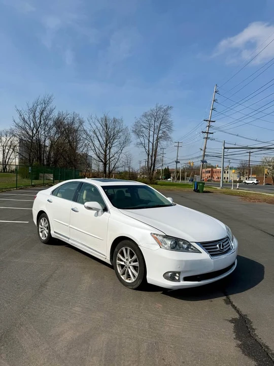 2011 Lexus ES 5th Gen - Image 3 of 18