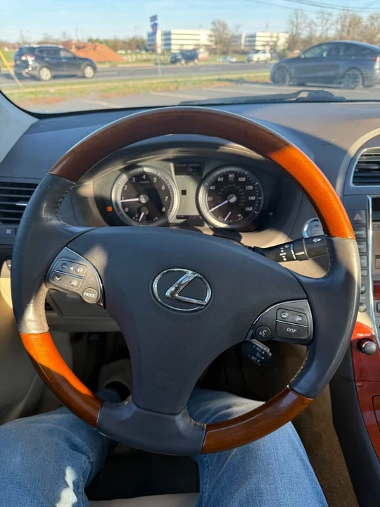 2011 Lexus ES 5th Gen - Image 16 of 18