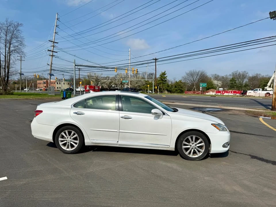 2011 Lexus ES 5th Gen - Image 4 of 18