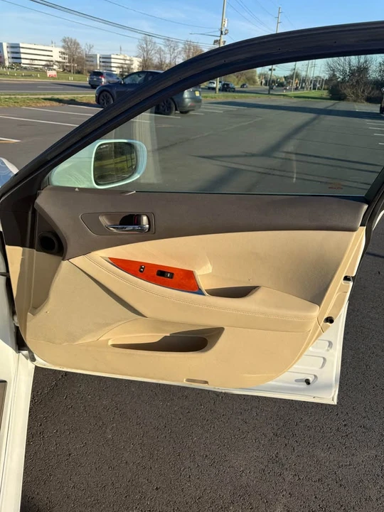 2011 Lexus ES 5th Gen - Image 14 of 18