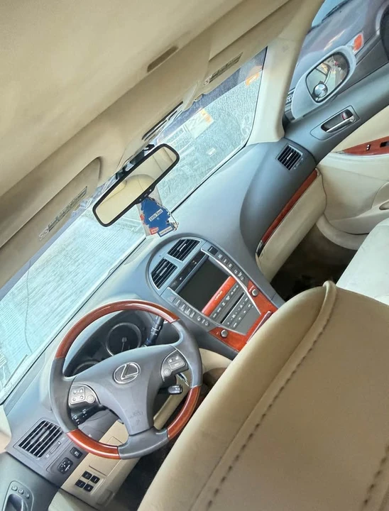 2011 Lexus ES 5th Gen - Image 5 of 6