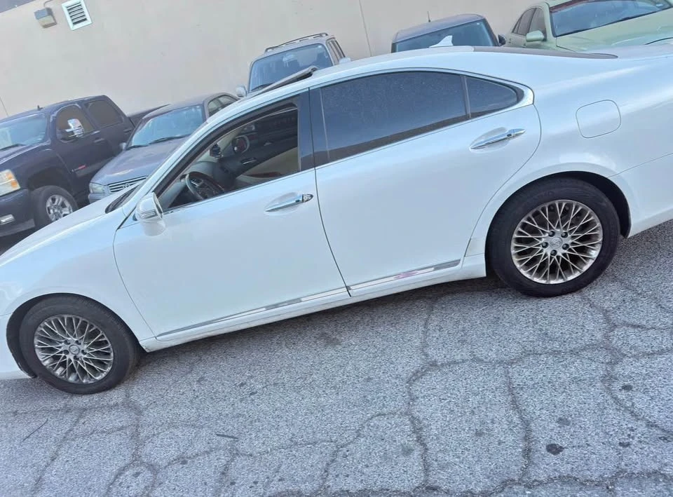 2011 Lexus ES 5th Gen - Image 3 of 6