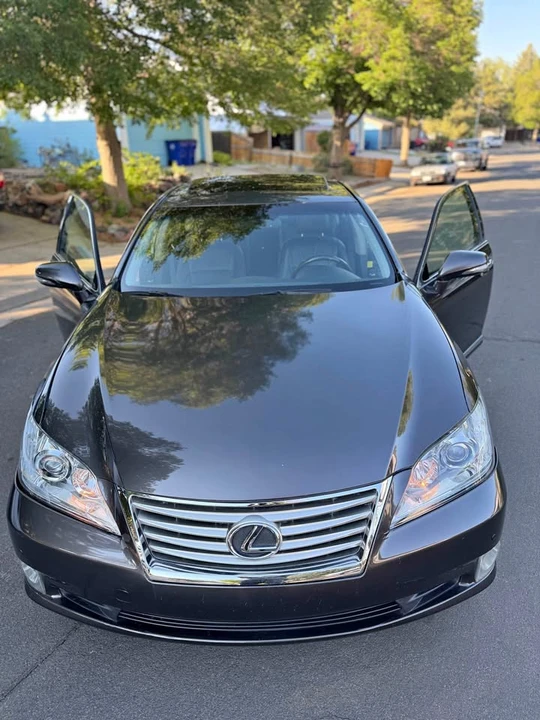 2011 Lexus ES 5th Gen - Image 2 of 18