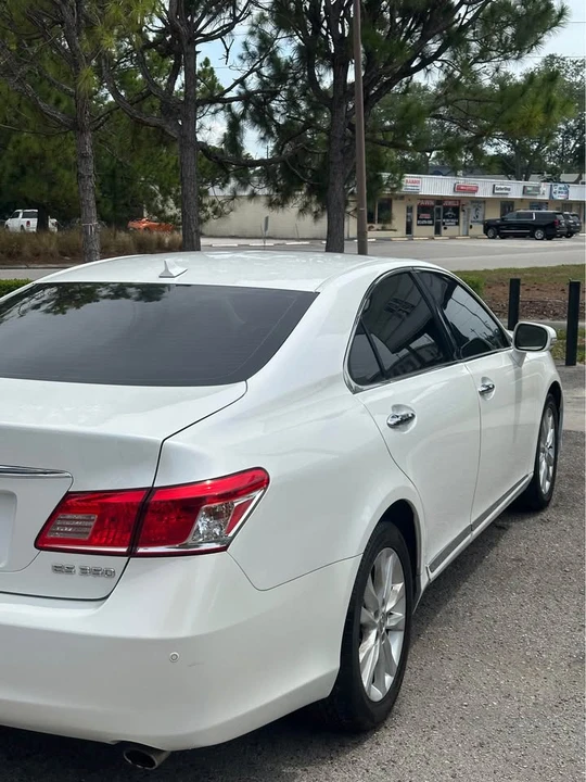 2011 Lexus ES 5th Gen - Image 4 of 14