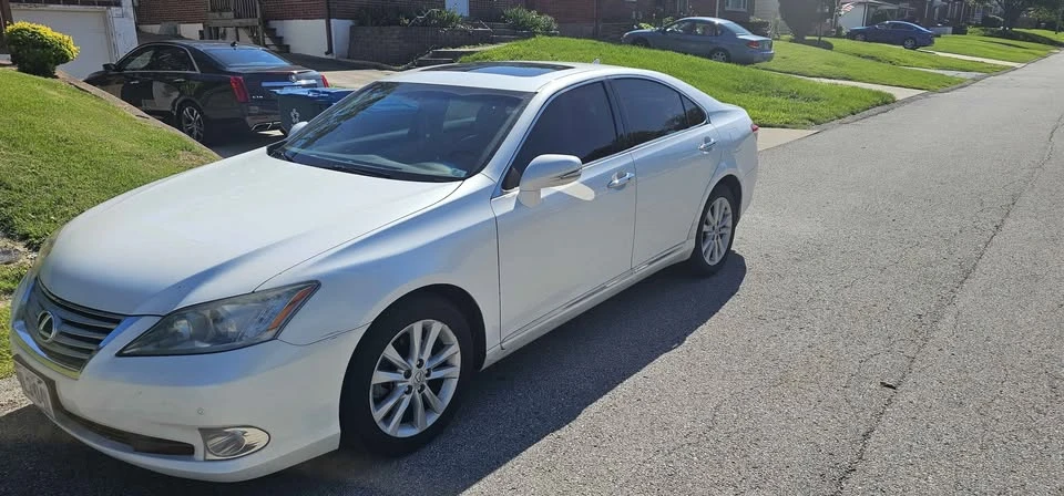 2011 Lexus ES 5th Gen - Image 7 of 12