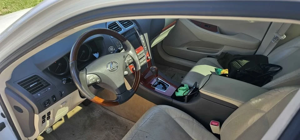 2011 Lexus ES 5th Gen - Image 2 of 12