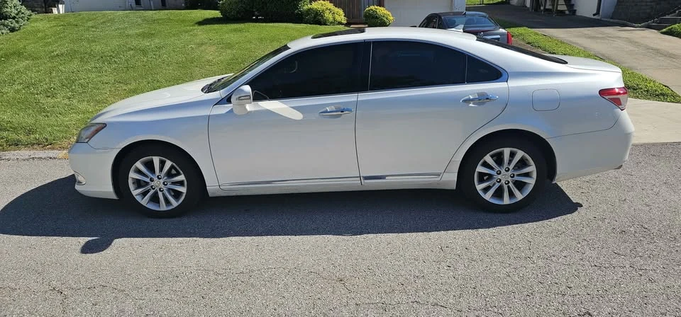 2011 Lexus ES 5th Gen - Image 11 of 12