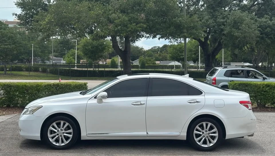 2011 Lexus ES 5th Gen - Image 3 of 14