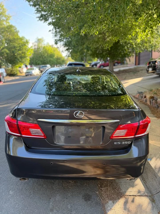2011 Lexus ES 5th Gen - Image 9 of 18