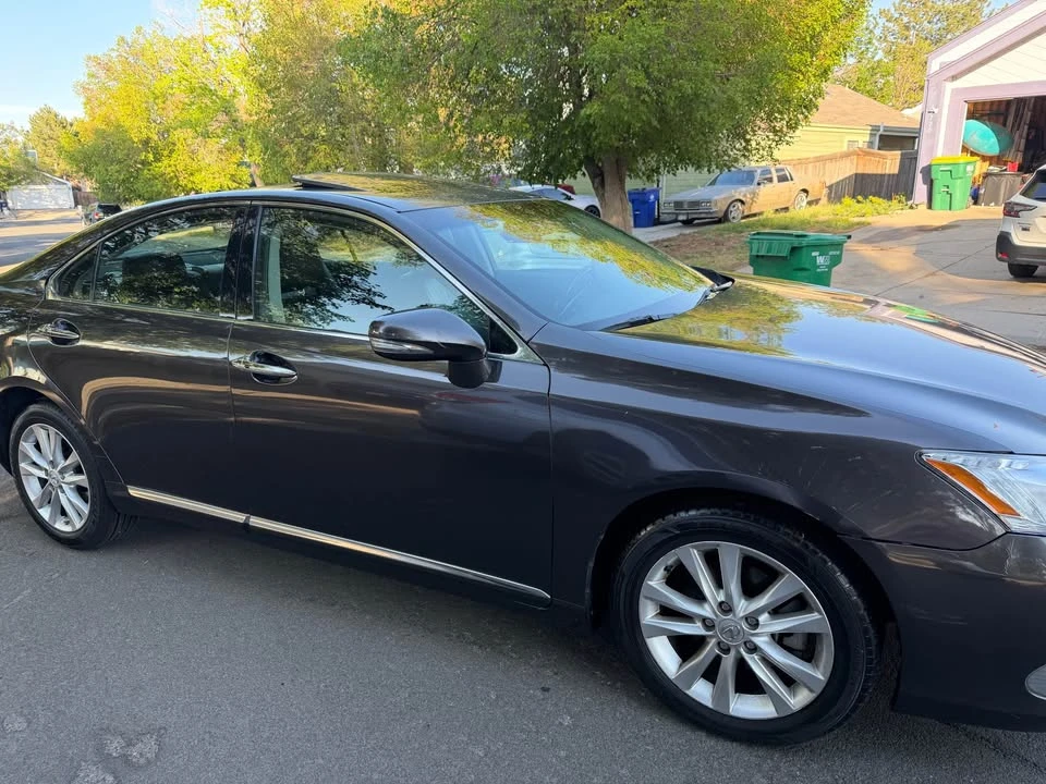 2011 Lexus ES 5th Gen - Image 11 of 18