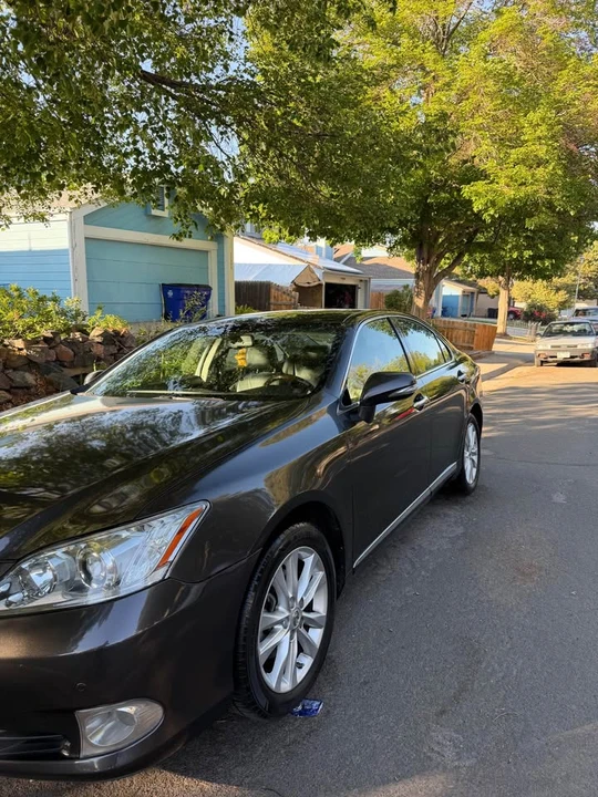 2011 Lexus ES 5th Gen - Image 8 of 18