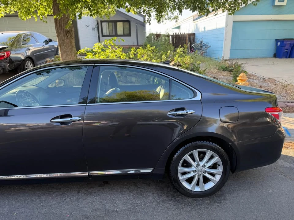 2011 Lexus ES 5th Gen - Image 6 of 18