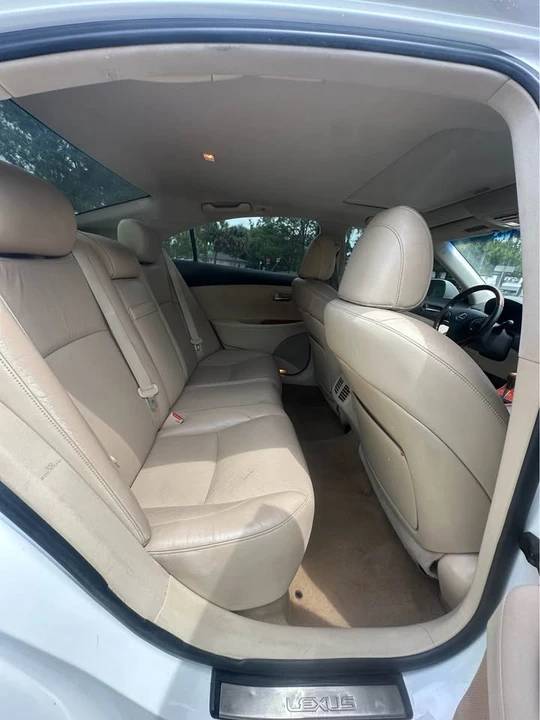 2011 Lexus ES 5th Gen - Image 12 of 14