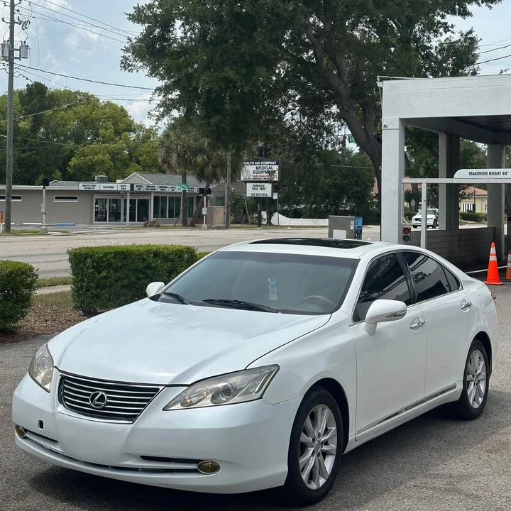 2011 Lexus ES 5th Gen - Image 2 of 14