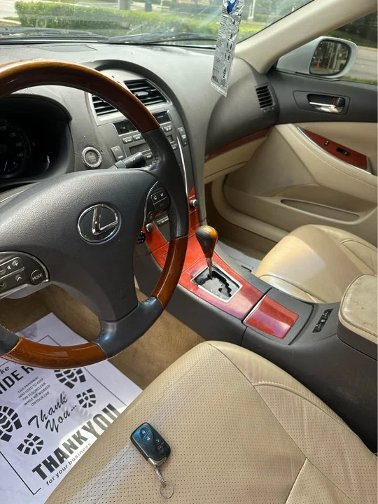 2011 Lexus ES 5th Gen - Image 13 of 14