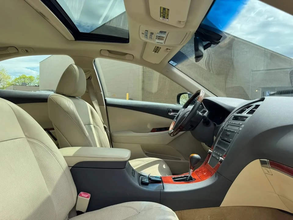 2011 Lexus ES 5th Gen - Image 15 of 20