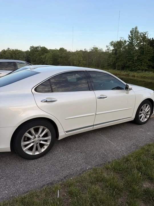 2011 Lexus ES 5th Gen - Image 3 of 5