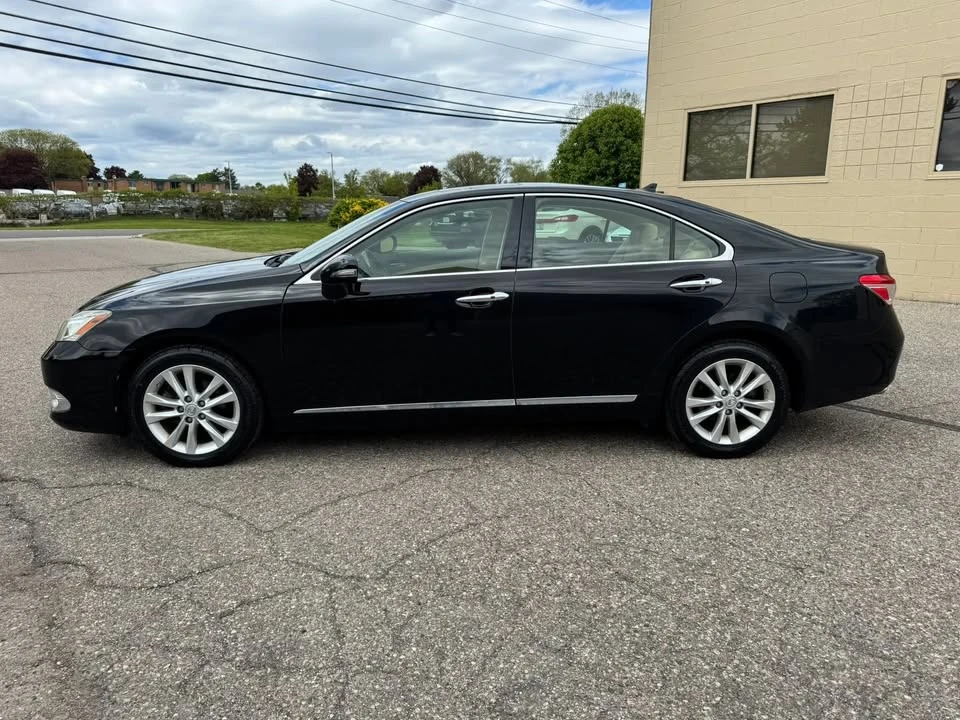 2011 Lexus ES 5th Gen - Image 5 of 20