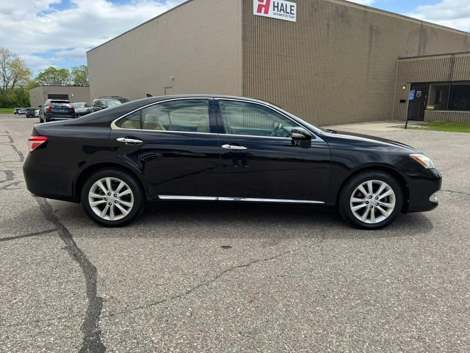 2011 Lexus ES 5th Gen - Image 10 of 20
