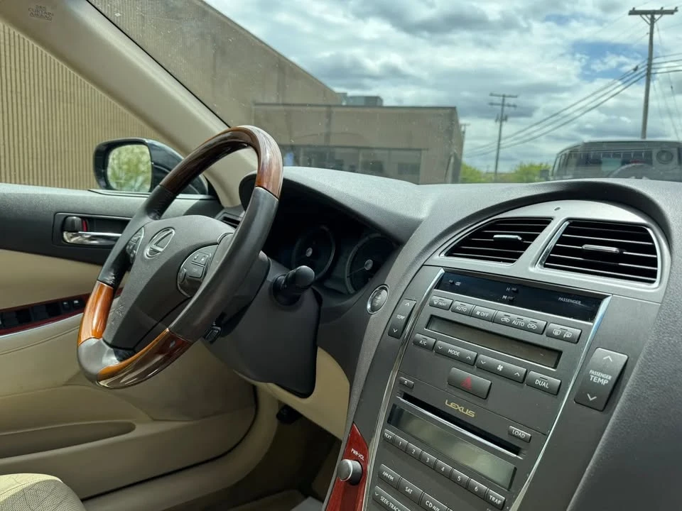 2011 Lexus ES 5th Gen - Image 16 of 20