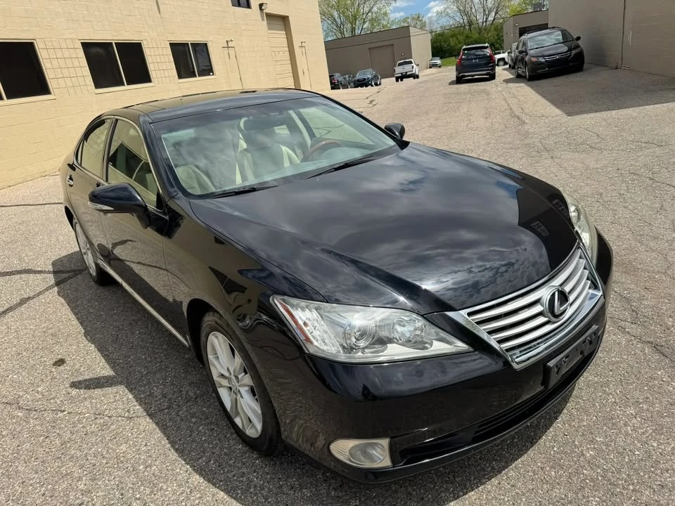 2011 Lexus ES 5th Gen - Image 11 of 20