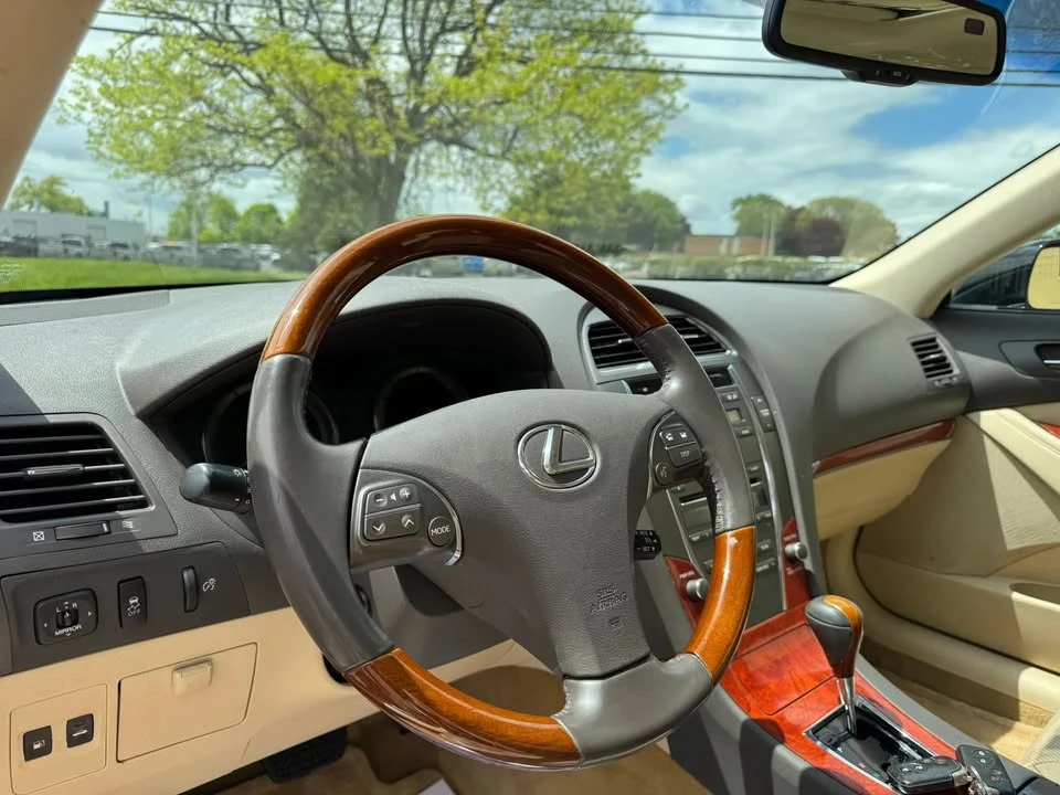 2011 Lexus ES 5th Gen - Image 14 of 20