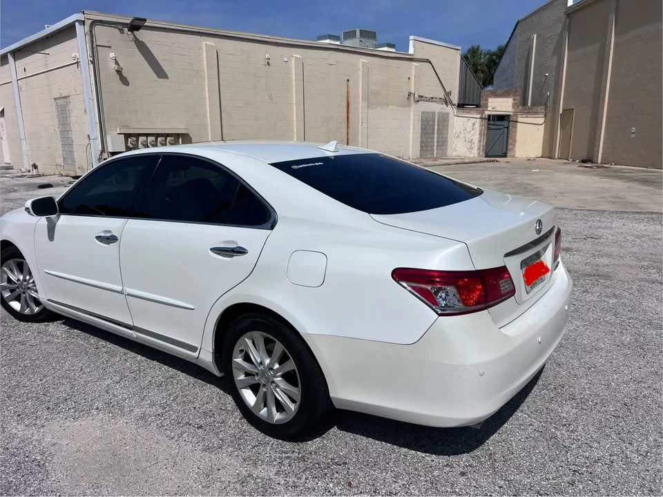 2011 Lexus ES 5th Gen - Image 8 of 17