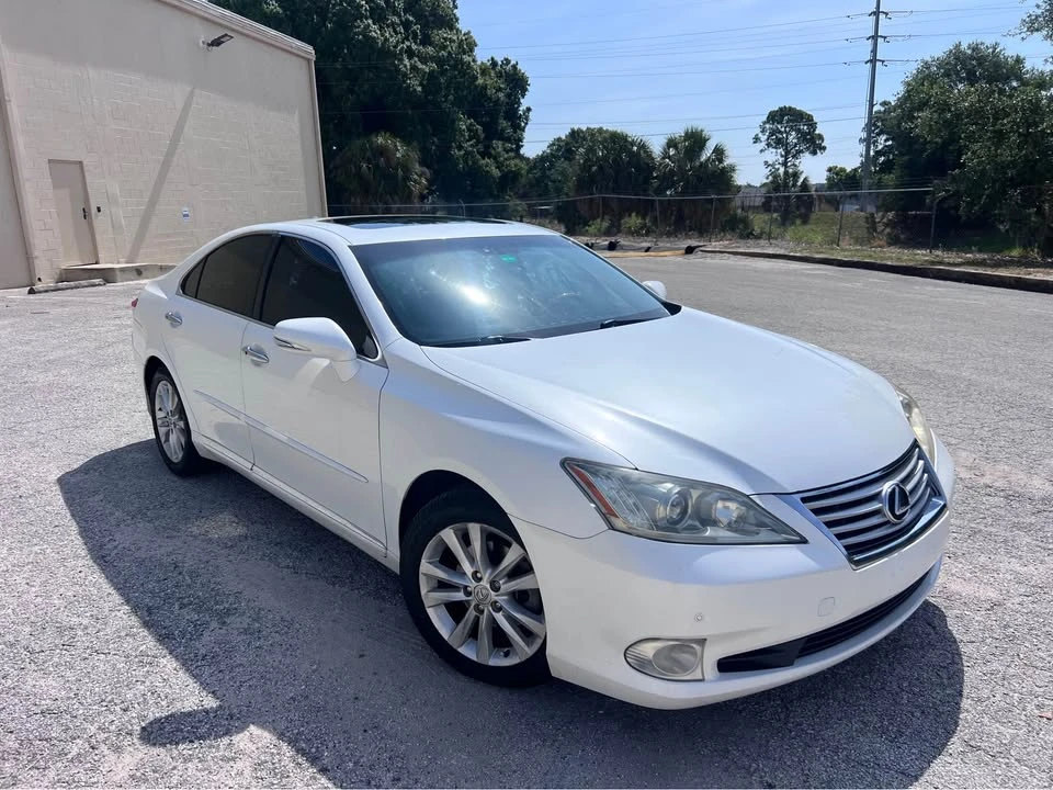 2011 Lexus ES 5th Gen - Image 3 of 17