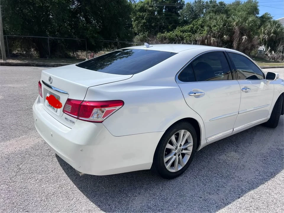2011 Lexus ES 5th Gen - Image 4 of 17