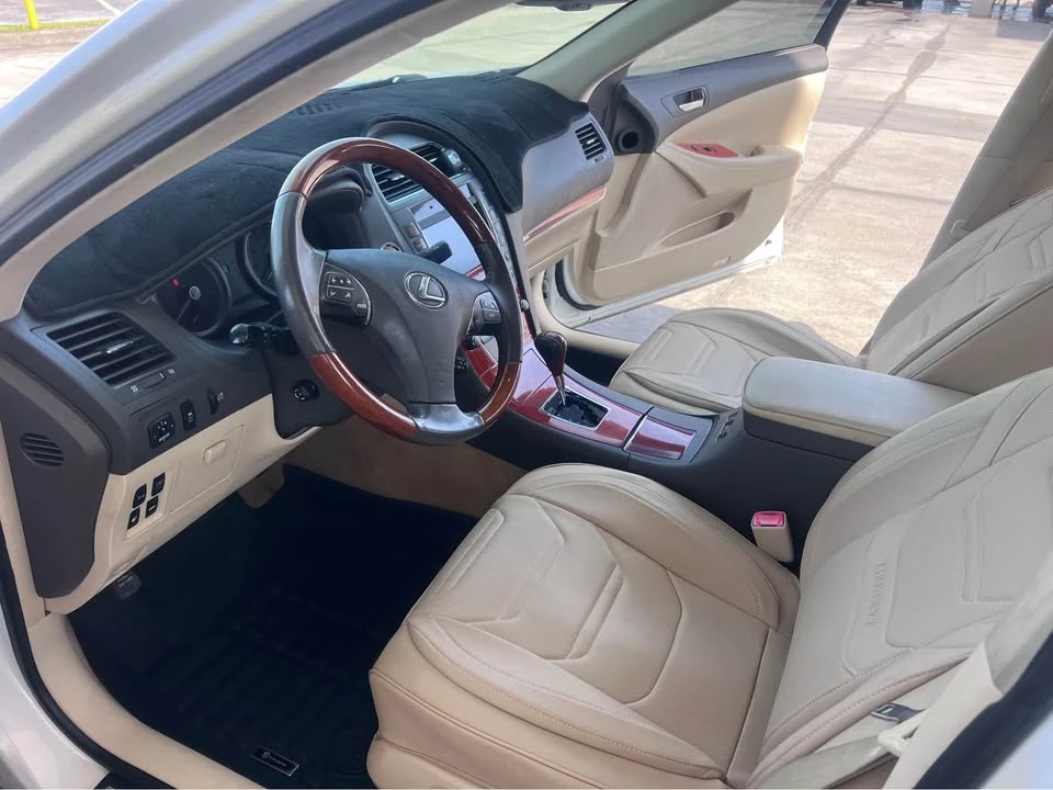 2011 Lexus ES 5th Gen - Image 12 of 17