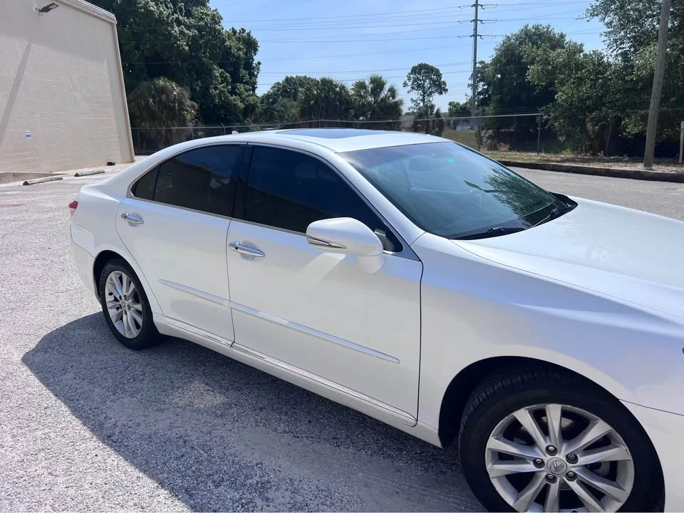 2011 Lexus ES 5th Gen - Image 2 of 17
