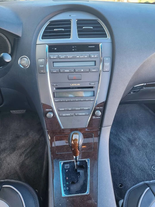 2011 Lexus ES 5th Gen - Image 12 of 19