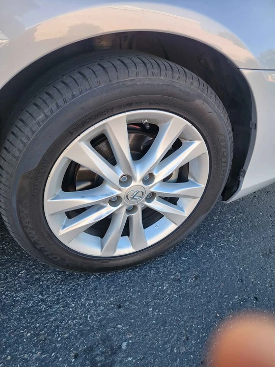 2011 Lexus ES 5th Gen - Image 14 of 19