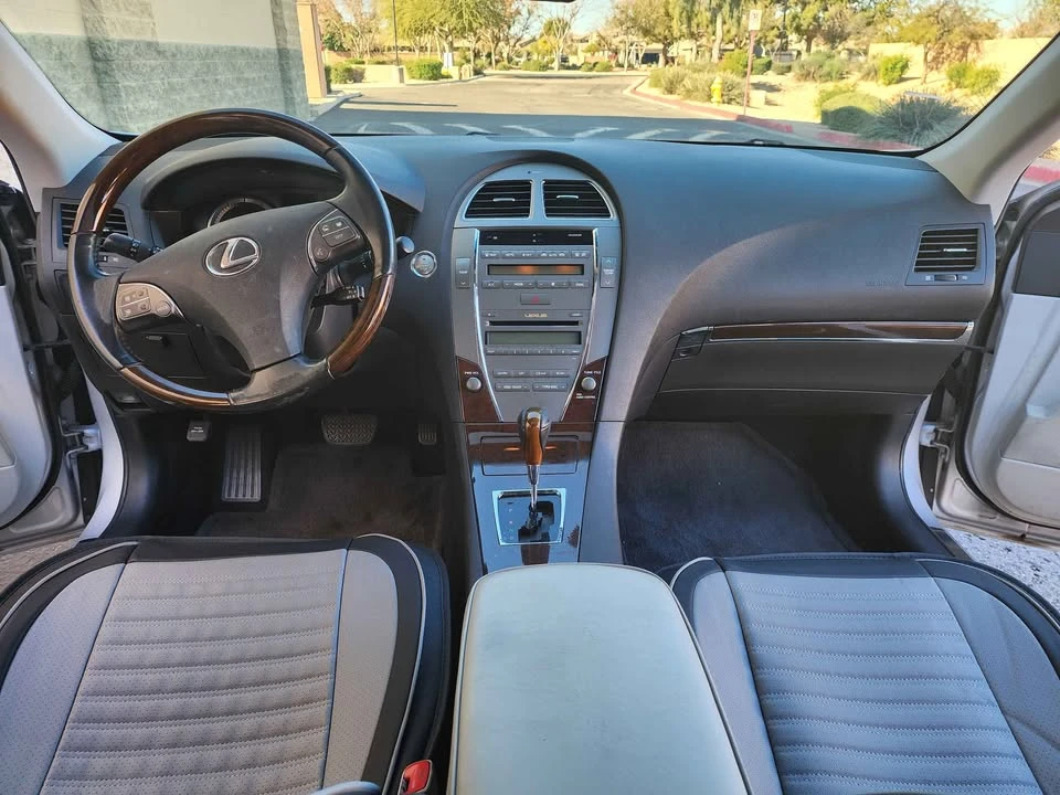 2011 Lexus ES 5th Gen - Image 10 of 19