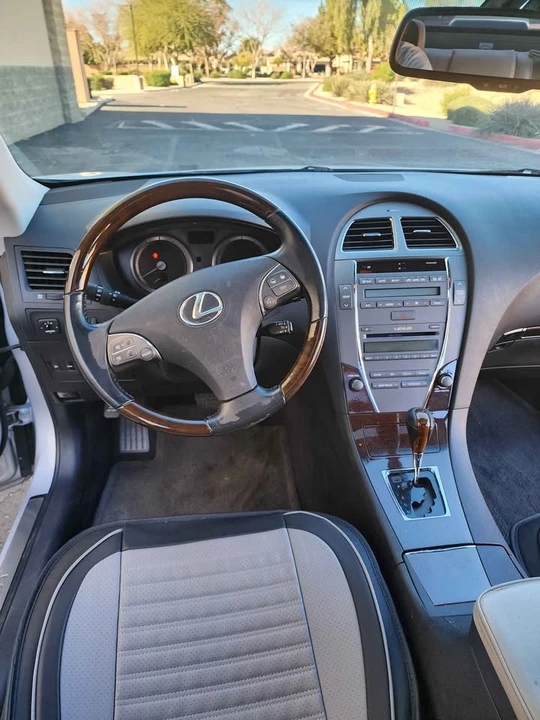 2011 Lexus ES 5th Gen - Image 11 of 19