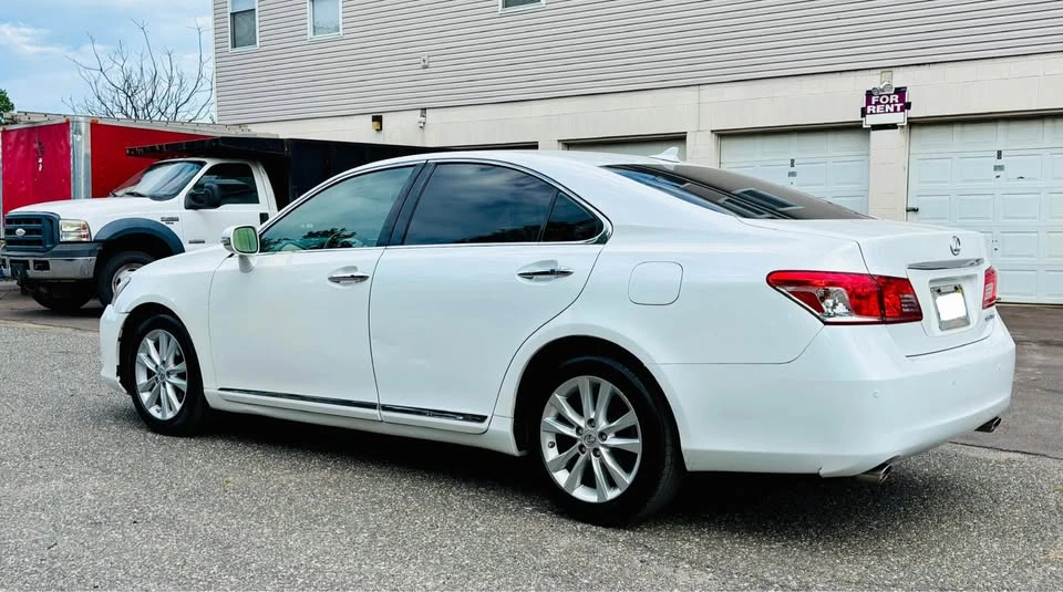 2011 Lexus ES 5th Gen - Image 5 of 17