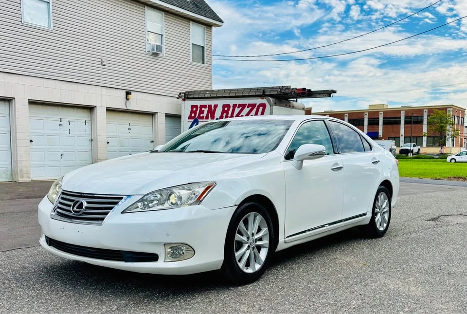 2011 Lexus ES 5th Gen - Image 7 of 17