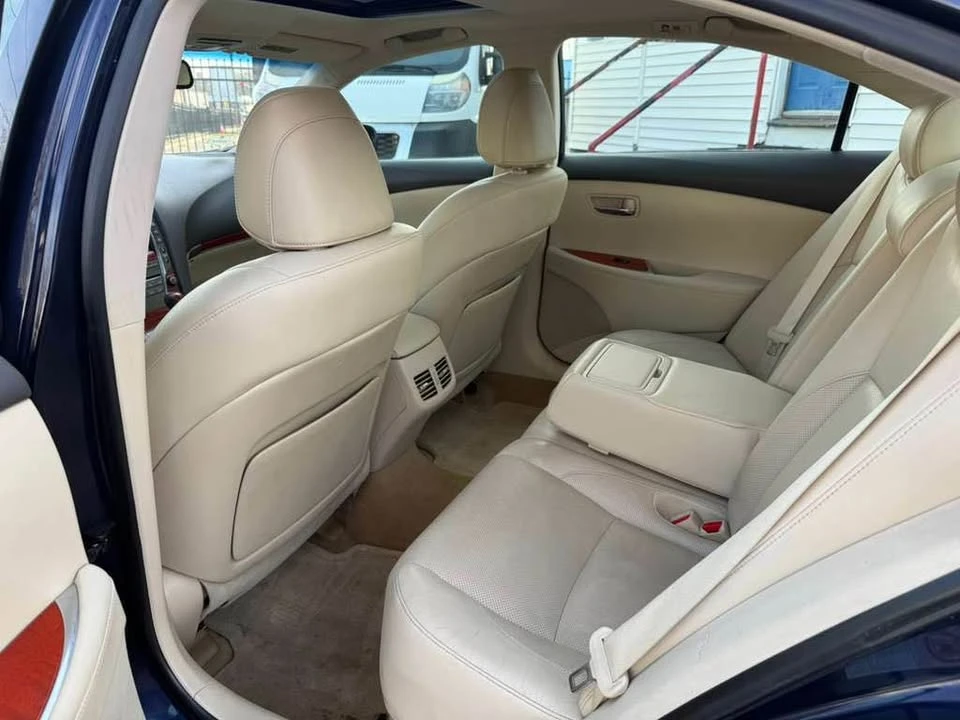2011 Lexus ES 5th Gen - Image 11 of 20