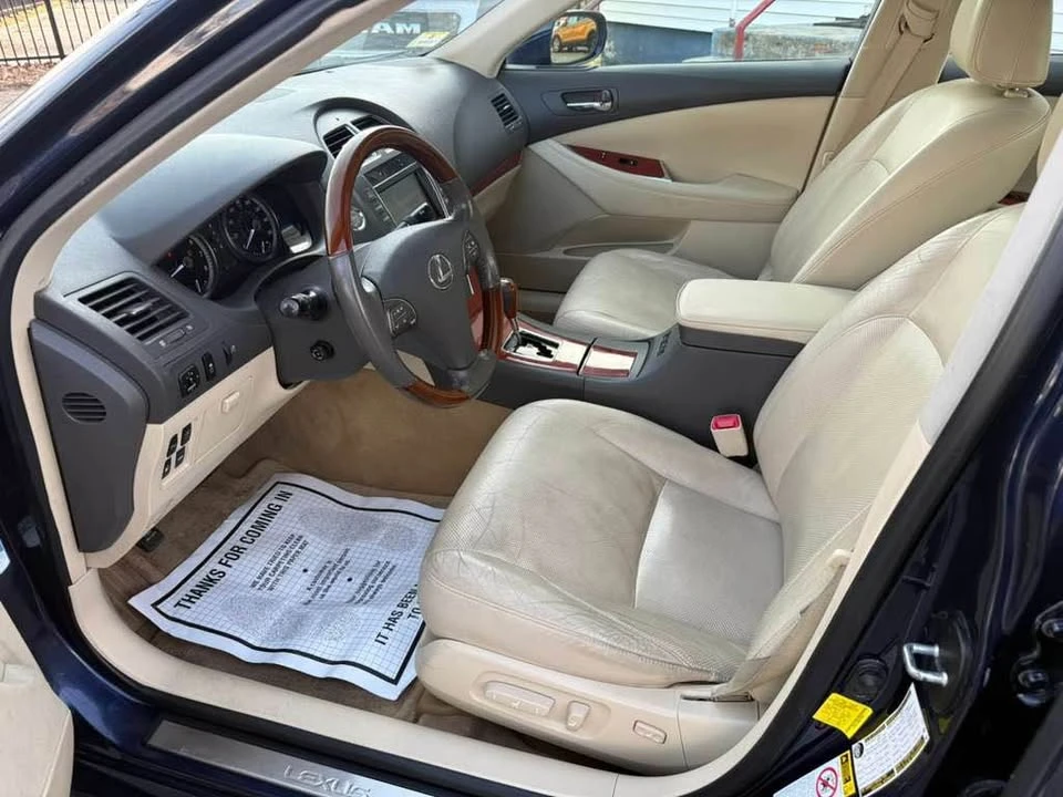 2011 Lexus ES 5th Gen - Image 10 of 20