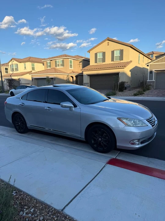 2011 Lexus ES 5th Gen - Image 2 of 7