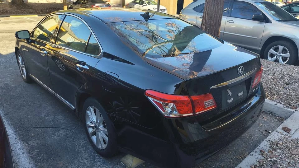 2011 Lexus ES 5th Gen - Image 2 of 9