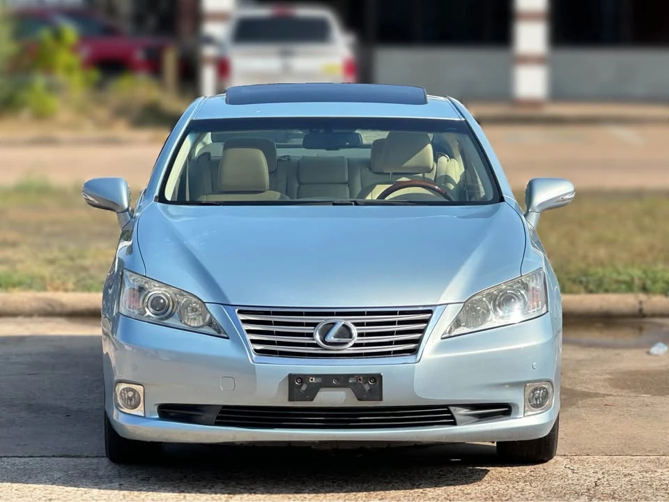 2011 Lexus ES 4th Gen - Image 2 of 20