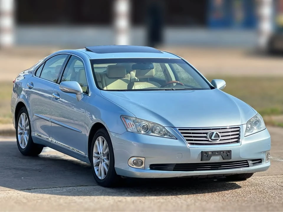 2011 Lexus ES 4th Gen - Image 3 of 20