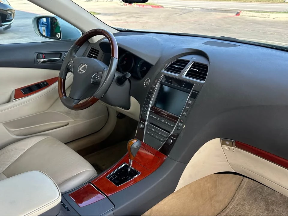 2011 Lexus ES 4th Gen - Image 15 of 20