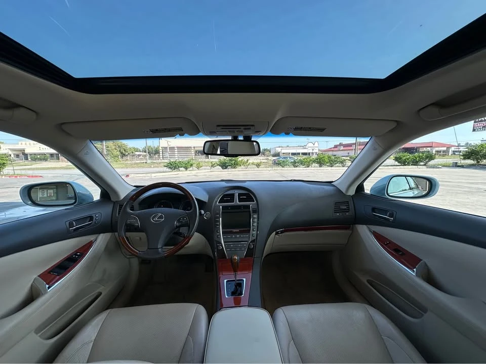 2011 Lexus ES 4th Gen - Image 11 of 20