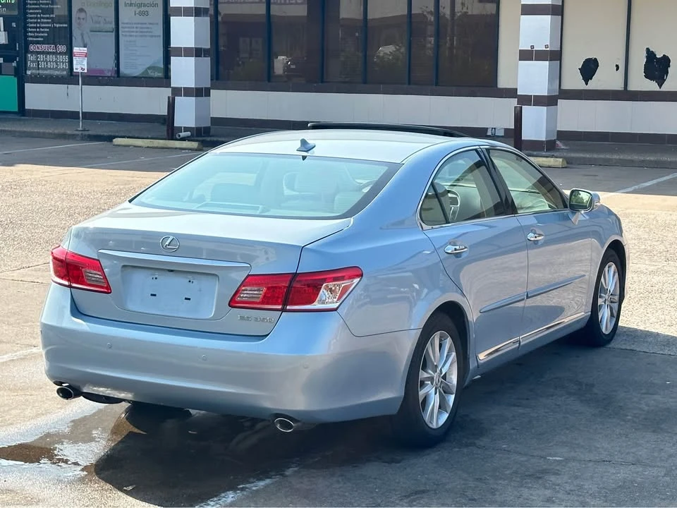 2011 Lexus ES 4th Gen - Image 5 of 20