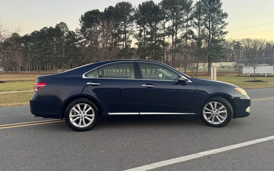 2011 Lexus ES 4th Gen - Image 3 of 11