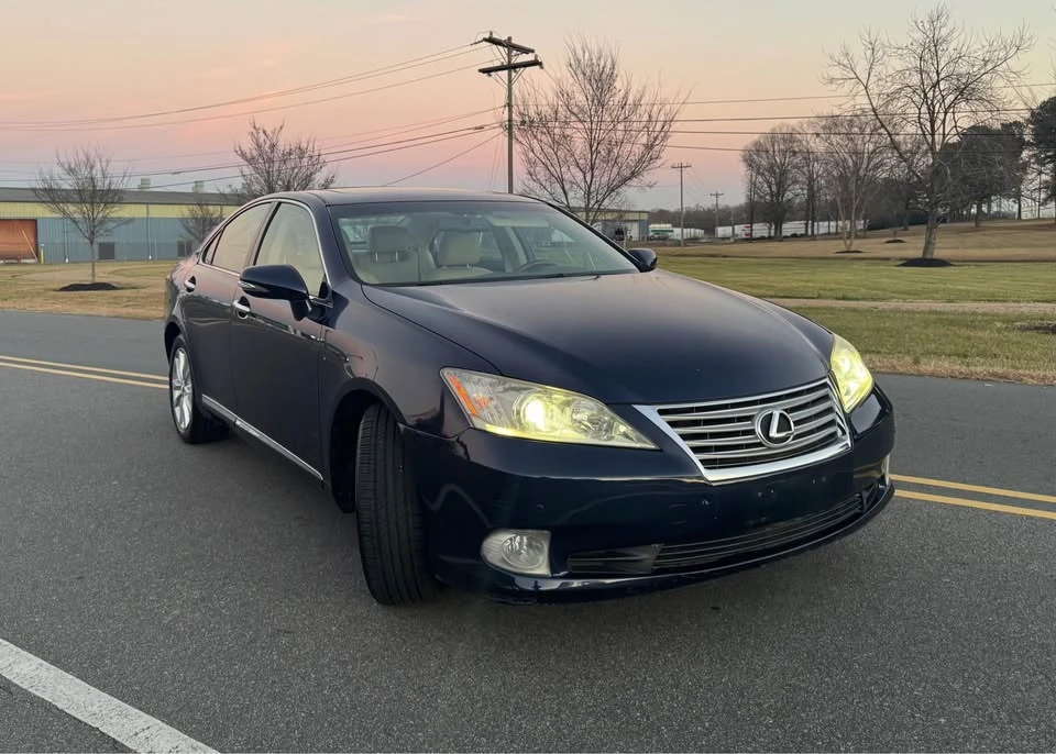 2011 Lexus ES 4th Gen - Image 2 of 11