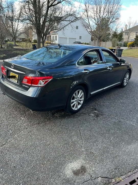 2011 Lexus ES 4th Gen - Image 3 of 10